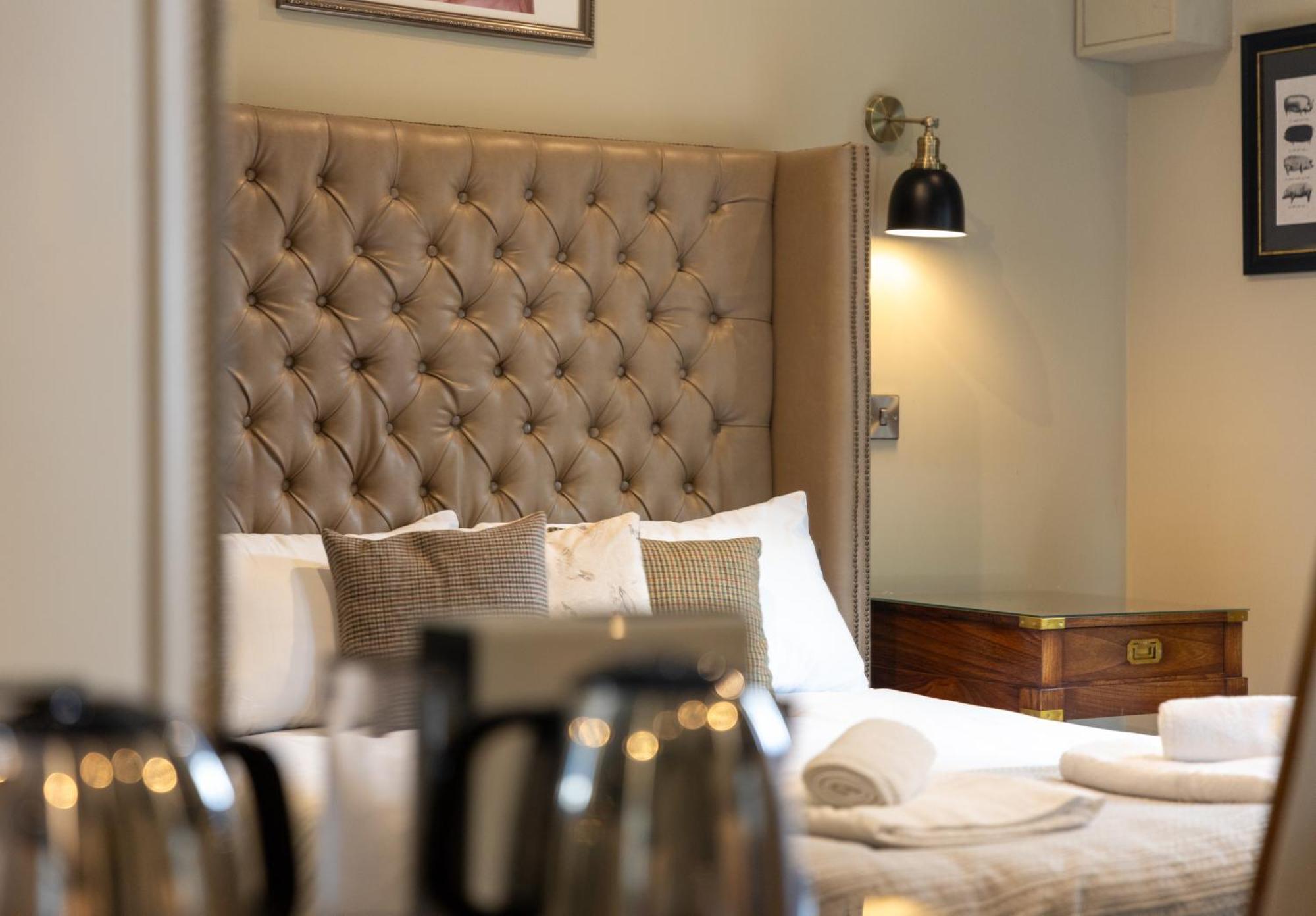 The Lower Buck Inn Клітеро Екстер'єр фото