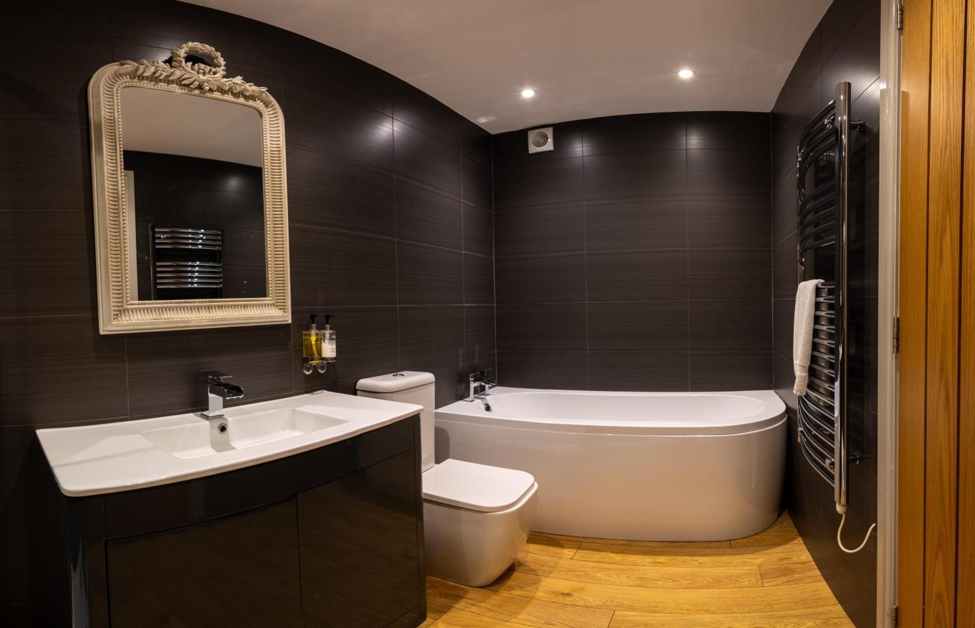 The Lower Buck Inn Клітеро Екстер'єр фото